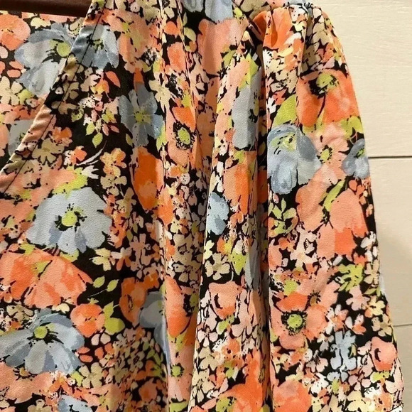 SO V-neck Floral Cinch Blouse- Juniors XXL - Picture 4 of 5